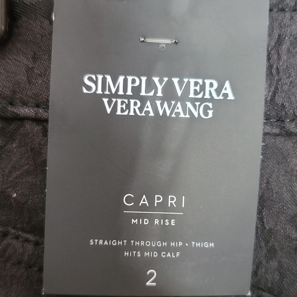 Simply Vera Vera Wang Mid Rise Capris - Picture 3 of 4
